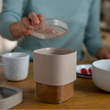 Load image into Gallery viewer, Lekue Flip Storage Accessories / Lids for Pouring or Sprinkling - Pack of 2