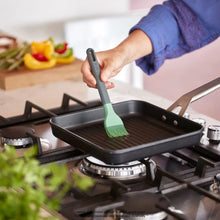 Load image into Gallery viewer, Lekue Silicone Pastry Brush - Green