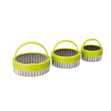 Load image into Gallery viewer, Ibili Set of 3 Wavy Cookie Cutters with Top Handle 5-7cm.
