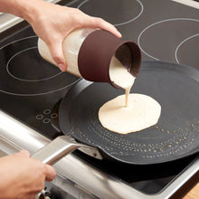 Load image into Gallery viewer, Lekue Crepes and Pancake Shaker - 500ml
