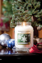 Load image into Gallery viewer, Yankee Candle Glass Jar Candle - Sparkling Snow