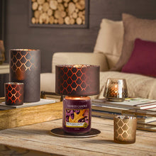 Load image into Gallery viewer, Yankee Candle Glass Jar Candle - Autumn Glow
