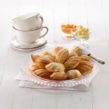Load image into Gallery viewer, Lekue Madeleines Silicone Mold with 9 Cavities - Black
