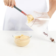 Load image into Gallery viewer, Lekue Reusable Piping Bag Set with 3 Nozzles - Clear
