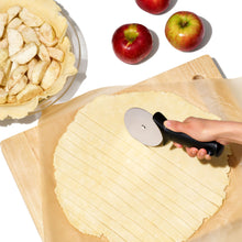 Load image into Gallery viewer, OXO Good Grips Pizza Wheel - Black
