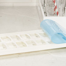 Load image into Gallery viewer, Flexible lid of OXO Good Grips No-Spill Ice Cube Tray.
