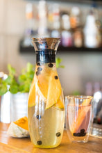 Load image into Gallery viewer, Vialli Design Drip-Free Carafe Amo - 1300ml
