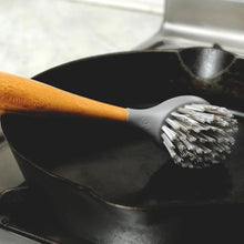 Load image into Gallery viewer, Full Circle Tenacious C Cast Iron Brush - Bamboo, Grey
