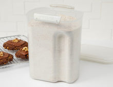 Load image into Gallery viewer, Sistema Bake It Food Container With Cup, 3.25L
