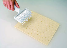 Load image into Gallery viewer, Ibili Plastic Roller Docker - White
