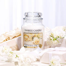 Load image into Gallery viewer, Yankee Candle Glass Jar Candle - Wedding Day
