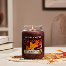 Load image into Gallery viewer, Yankee Candle Glass Jar Candle - Autumn Glow
