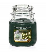 Load image into Gallery viewer, Yankee Candle Glass Jar Candle -  The Perfect Tree
