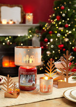 Load image into Gallery viewer, Yankee Candle Glass Jar Candle - Christmas Magic

