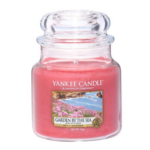 Load image into Gallery viewer, Yankee Candle Glass Jar Candle - Garden by the Sea
