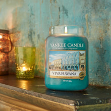 Load image into Gallery viewer, Yankee Candle Glass Jar Candle - Viva Havana
